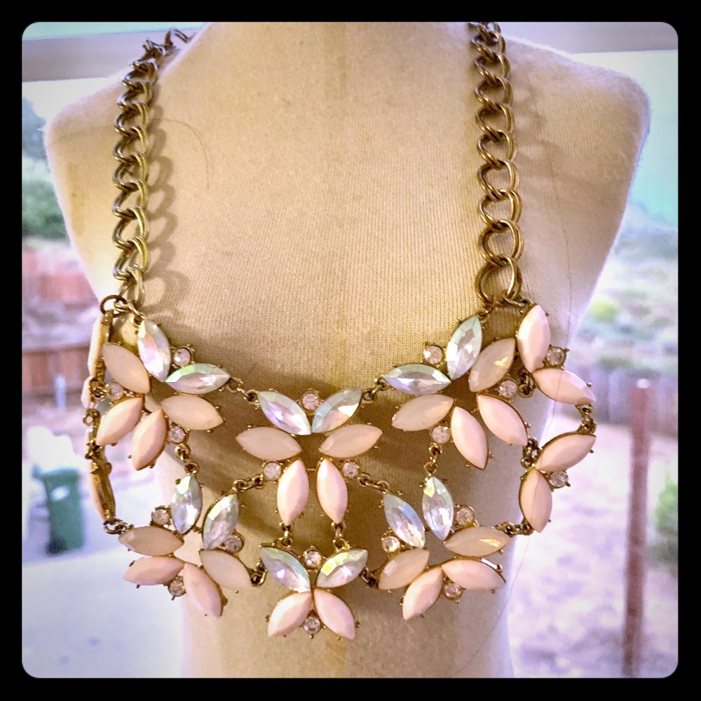 Pink beaded necklace with thick chain
